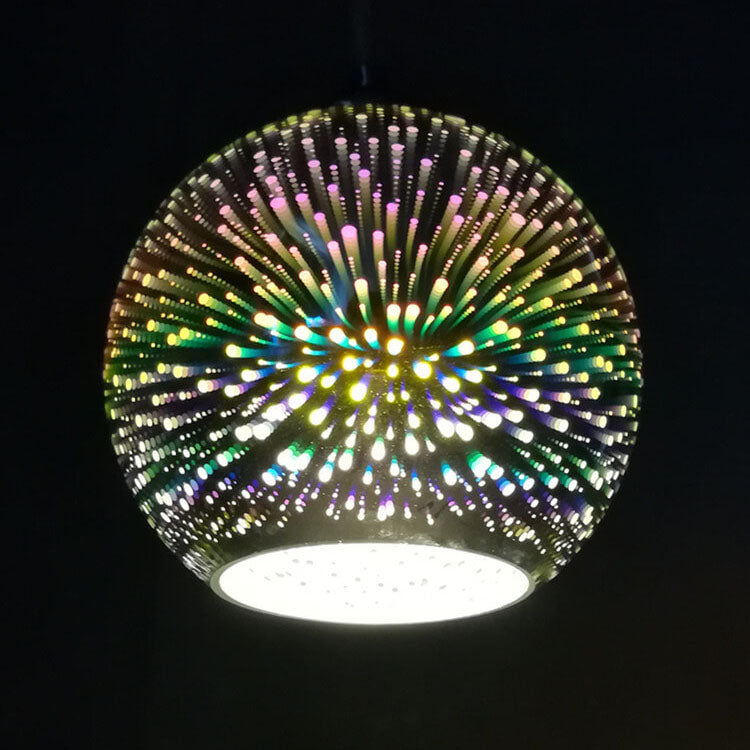 Kunstnerisk 3D taklampe. Gir moderne interiør et løft med sin unike belysning og form.