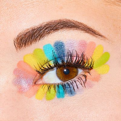 Fargerik 48-fargers øyenskyggepalett. Inneholder matte, shimmer og glitterøyenskygger for kreative makeup looks.