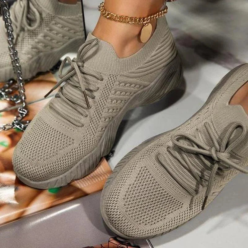 Bequeme orthopädische Damensneaker mit elegantem Design und rutschfester Sohle für ganztägigen Komfort.