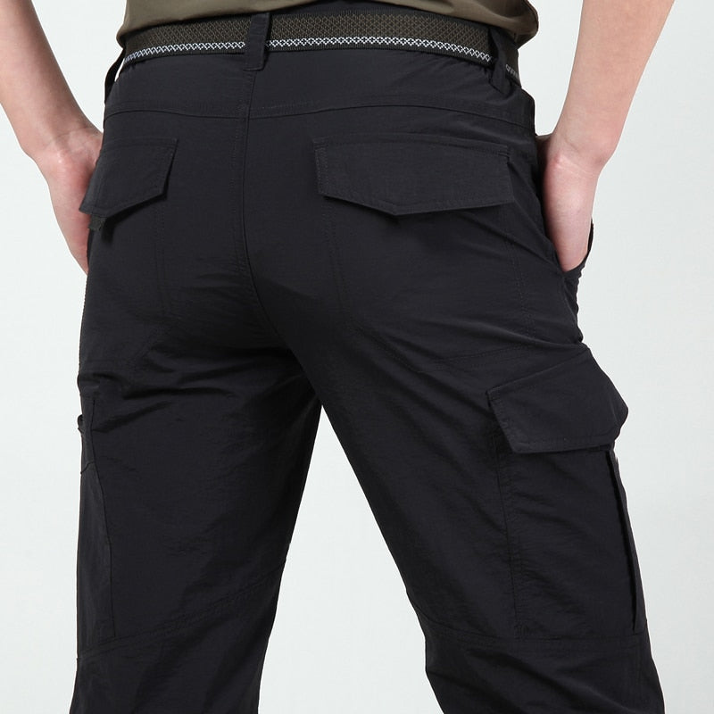 Cargo Hose für Herren, stilvoll mit praktischen Seitentaschen, erhältlich in mehreren Farben, ideal für Freizeit und Alltag.