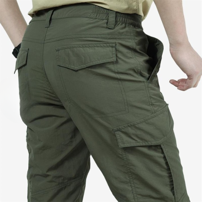 Cargo Hose für Herren, stilvoll mit praktischen Seitentaschen, erhältlich in mehreren Farben, ideal für Freizeit und Alltag.