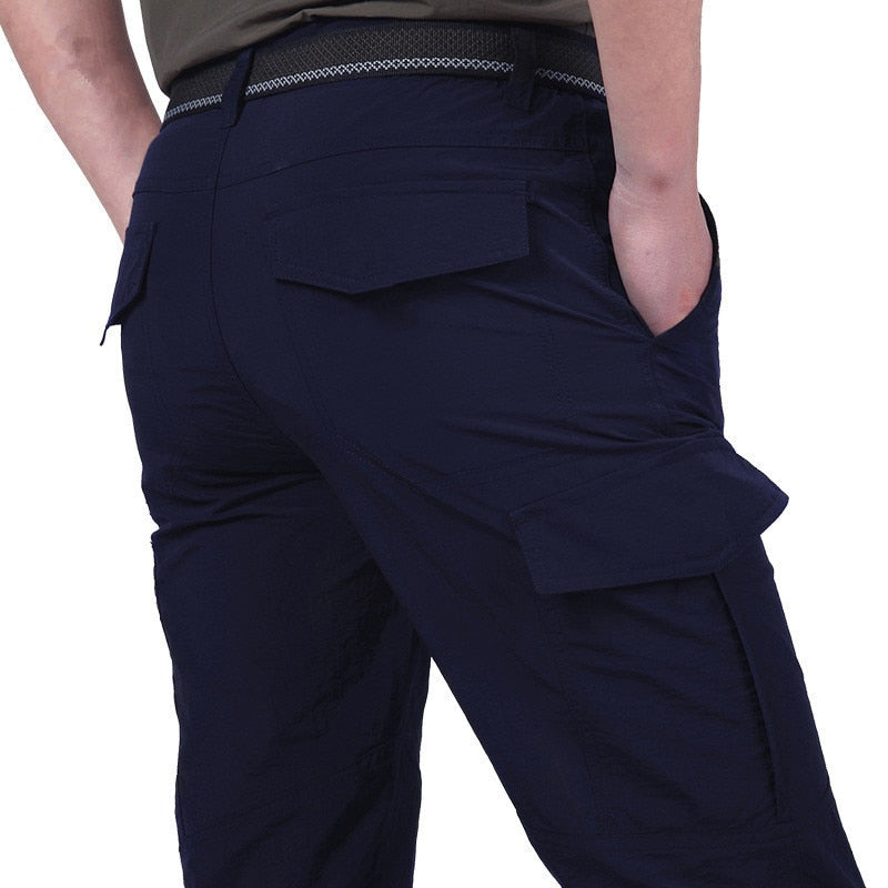 Cargo Hose für Herren, stilvoll mit praktischen Seitentaschen, erhältlich in mehreren Farben, ideal für Freizeit und Alltag.