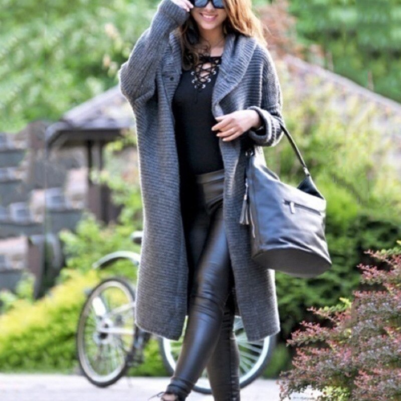 "Damen Cardigan mit Kapuze in gedeckten Farben, ideal für Herbst/Winter, aus Baumwoll-Polyester für Komfort und Wärme."
