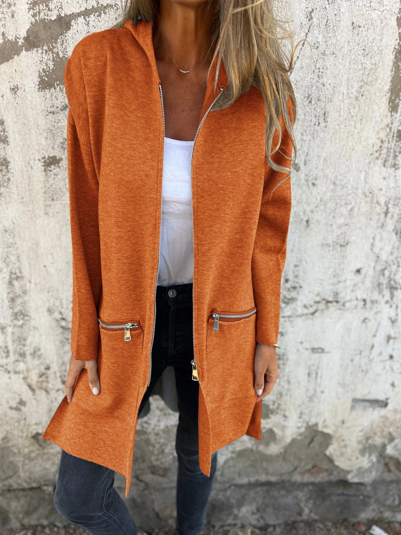 "Damen Langarmjacke, lässig und elegant, in Blau. Reißverschluss, oversized Design, ideal für Herbst- und Winterlooks."