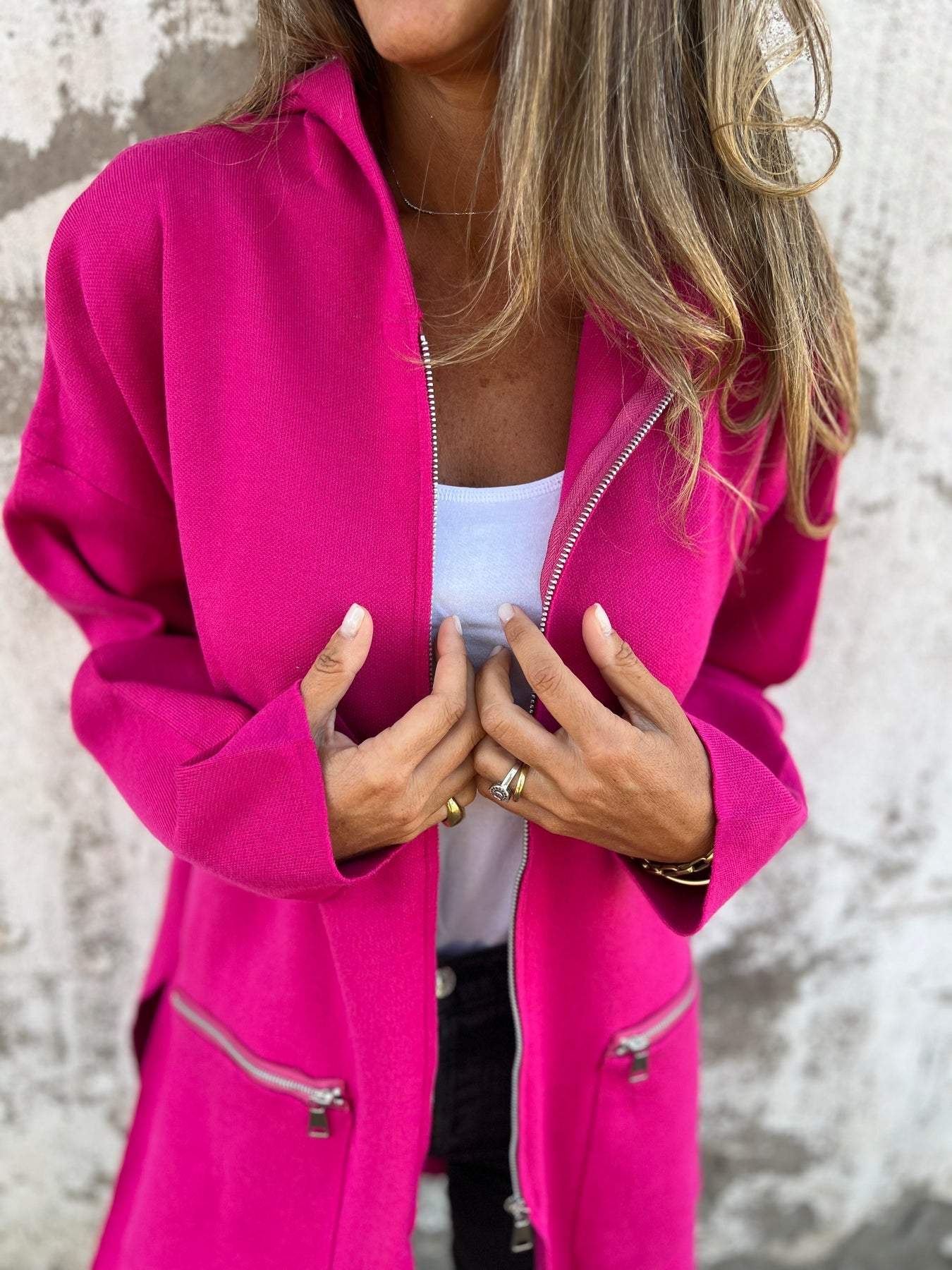 "Damen Langarmjacke, lässig und elegant, in Blau. Reißverschluss, oversized Design, ideal für Herbst- und Winterlooks."