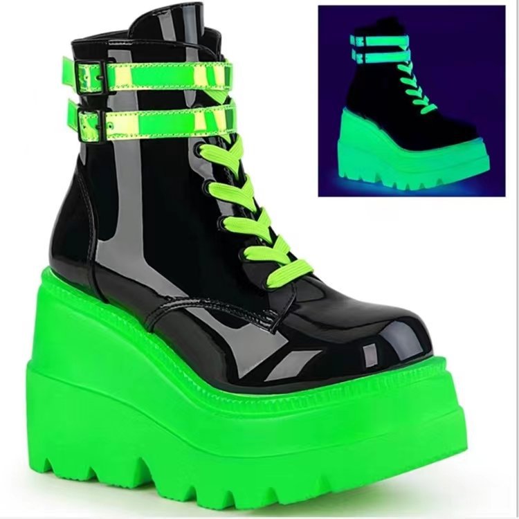"Damen Plateaustiefel aus Leder mit Schnürung, seitlichem Reißverschluss und robuster Profilsohle, modisch und bequem."