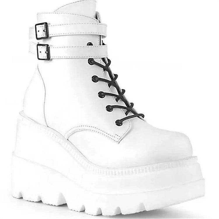 "Damen Plateaustiefel aus Leder mit Schnürung, seitlichem Reißverschluss und robuster Profilsohle, modisch und bequem."