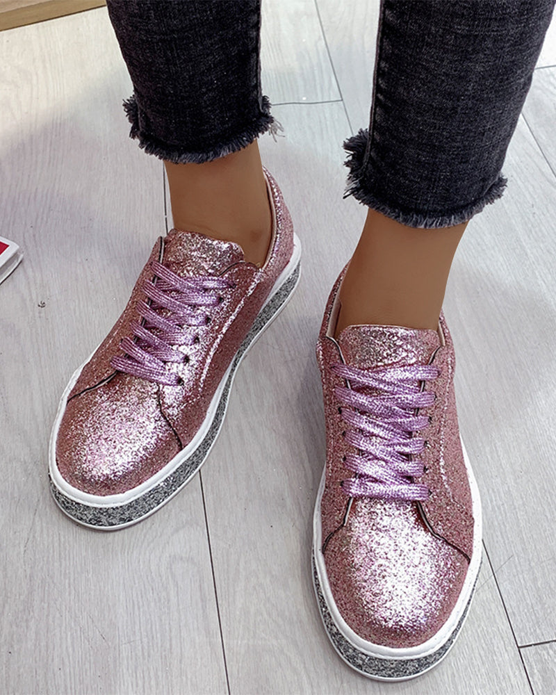 "Damen Sneakers in großen Größen, schwarz, rosa und silber, stilvoll und bequem, für Freizeit oder Alltag geeignet."