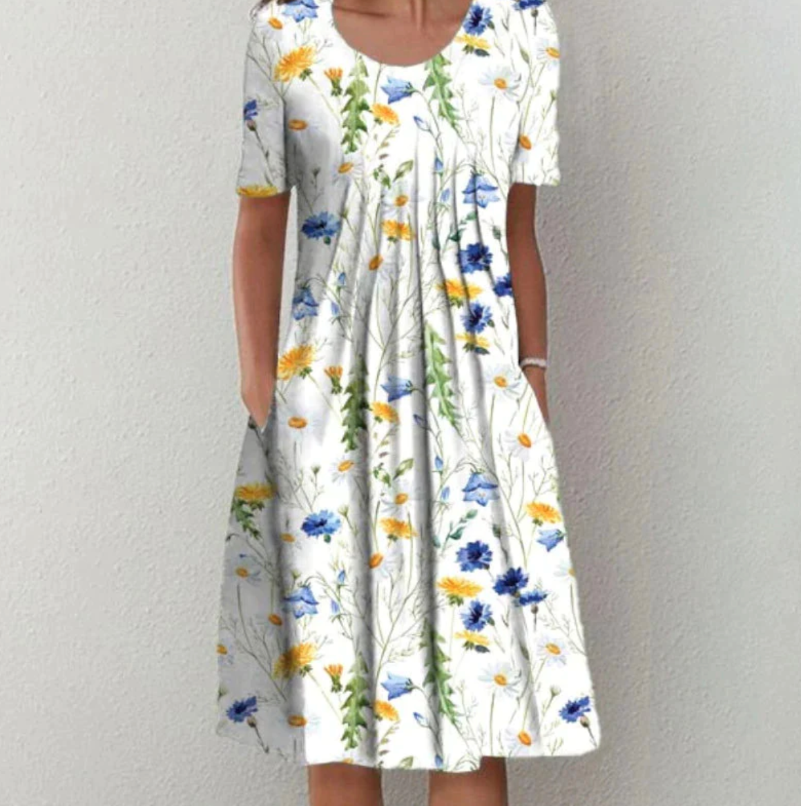 Damen Sommerkleid, buntes Midi-Stil, elegantes Design, lebendiges Muster, Frontansicht, ideal für Sommeranlässe.