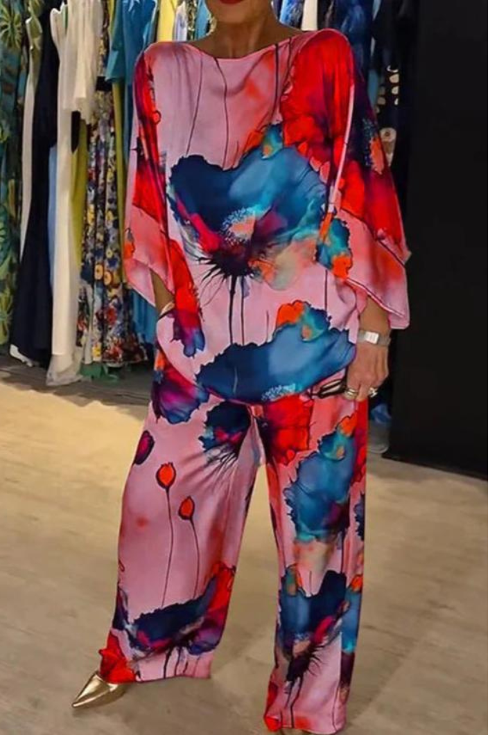 "Damen Zweiteiler in Navyblau, elegantes Design, kräftige Farben, vielseitiger Stil, ideal für Alltag und besondere Anlässe"