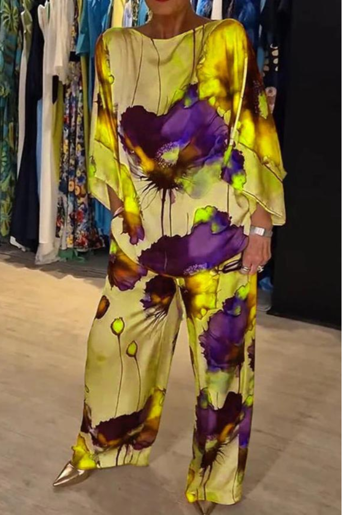 "Damen Zweiteiler in Navyblau, elegantes Design, kräftige Farben, vielseitiger Stil, ideal für Alltag und besondere Anlässe"
