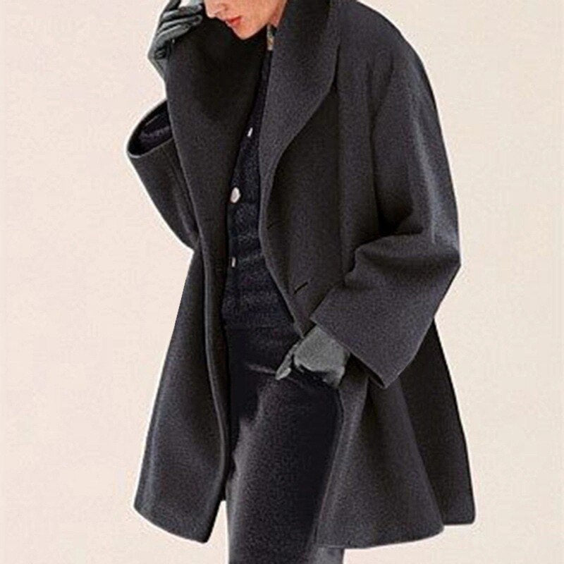Damen-Wollmantel mit breitem Kragen in elegantem Design, ideale Wärme für den Winter, vielseitig kombinierbar.