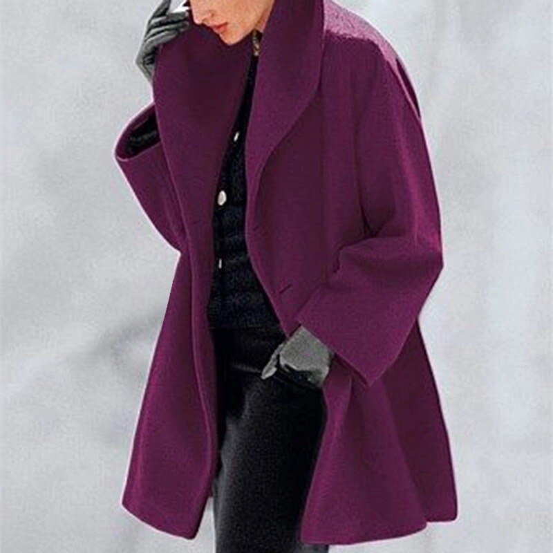 Damen-Wollmantel mit breitem Kragen in elegantem Design, ideale Wärme für den Winter, vielseitig kombinierbar.
