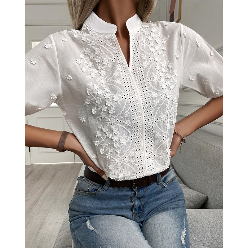 "Damenbluse mit eleganten Puffärmeln in Weiß, stilvolle Mode, vielseitig kombinierbar für Büro und Freizeit."