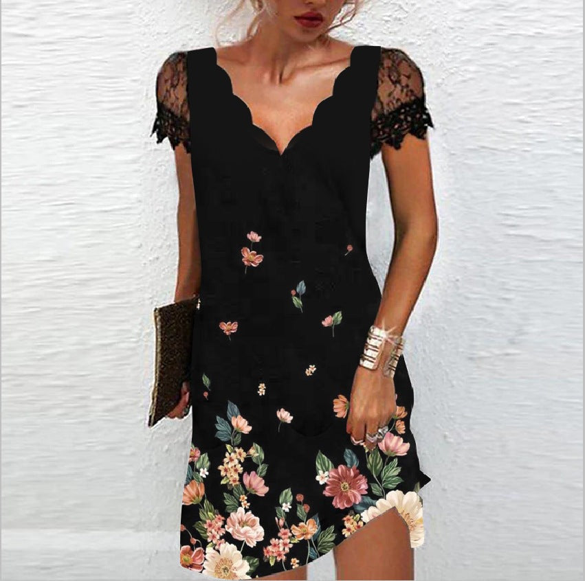 "Damenkleid Mini Sommer mit V-Ausschnitt, Blumenmuster, florales Design für stilvolle Outfits, Frontansicht"
