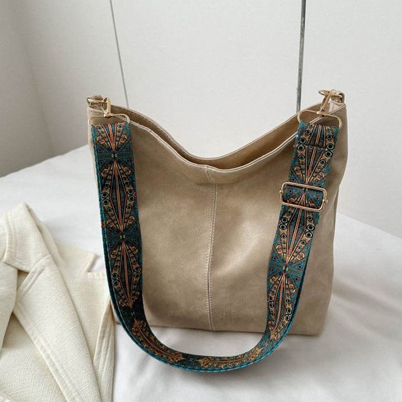 Elegante Damen Schultertasche in Vintage-Optik, Vorderansicht, beige Farbe, stilvoll, praktisch, robustes PU-Material.
