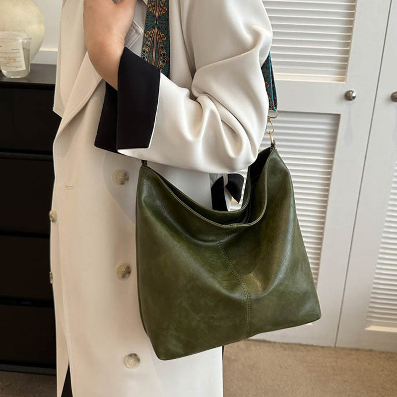 Elegante Damen Schultertasche in Vintage-Optik, Vorderansicht, beige Farbe, stilvoll, praktisch, robustes PU-Material.