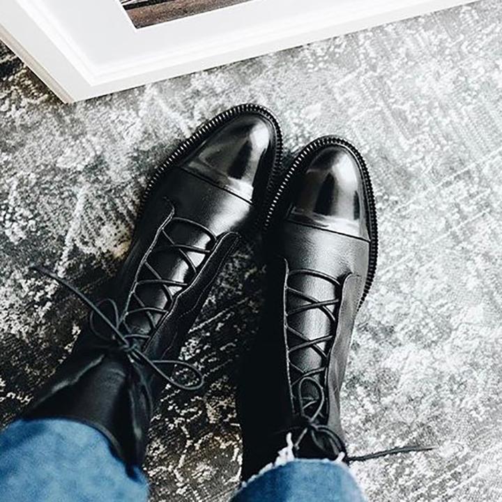 Elegante Damen-Stiefeletten mit Absatz, Vintage-Design, schwarzes Öko-Leder, warmes Baumwollfutter, klassische Schnürung.