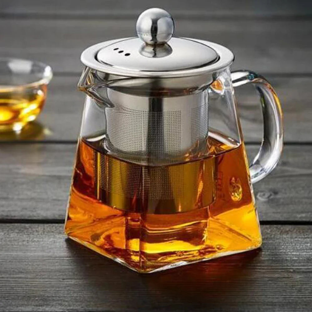 Elegante Glas-Teekanne mit Edelstahlsieb, hitzebeständig, spülmaschinenfest, ideal für losen Tee; erhältlich in 3 Größen.