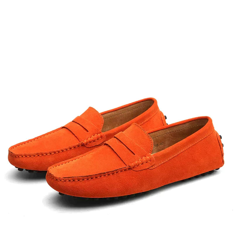 "Elegante Herren-Wildleder Slipper, italienischer Stil, in verschiedenen Farben, komfortabel und zeitloses Design."