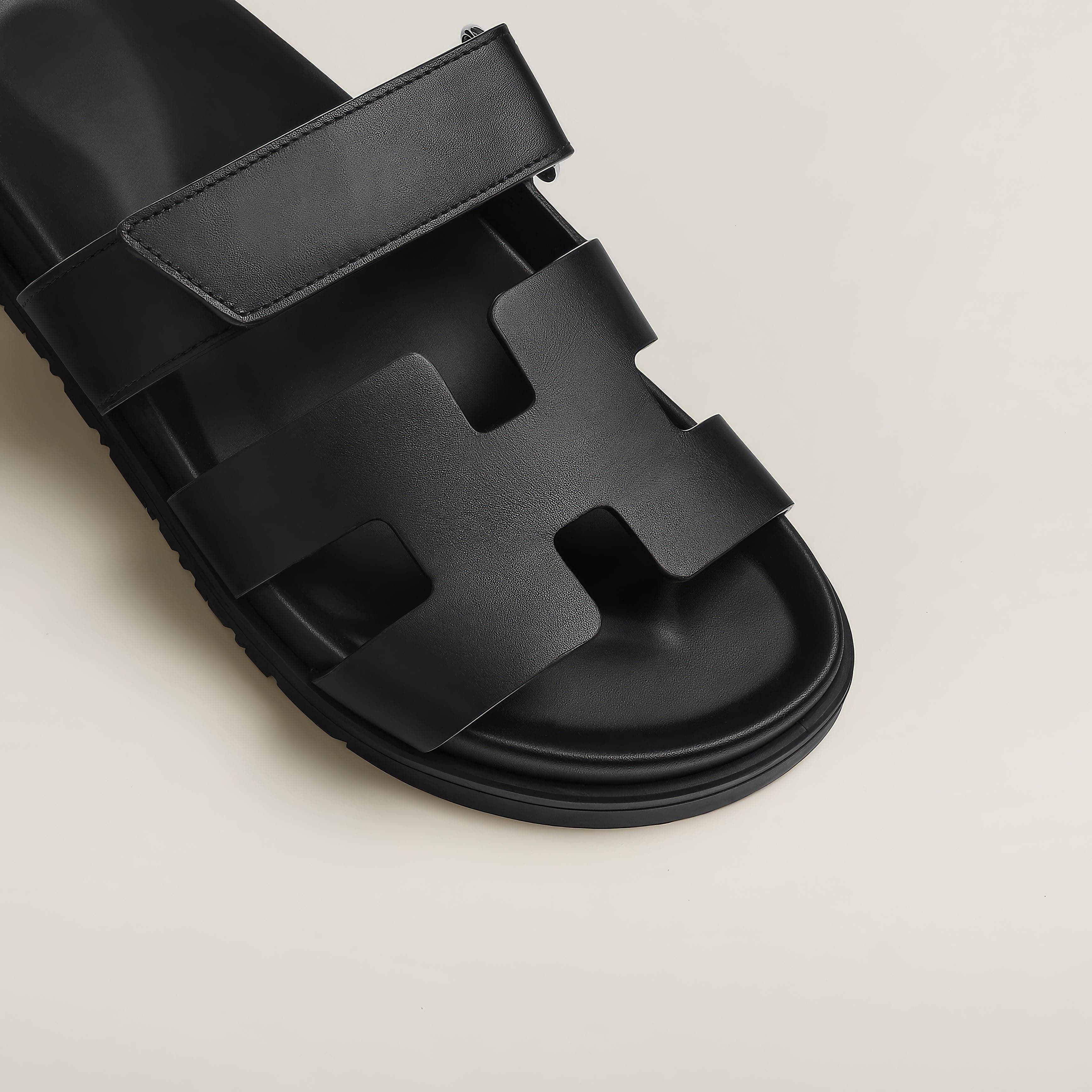 "Elegante Luxus Sandalen für Damen in Braun, Rosa, Sand, Schwarz, Weiß; weiches PU-Innenmaterial, Gummisohle."
