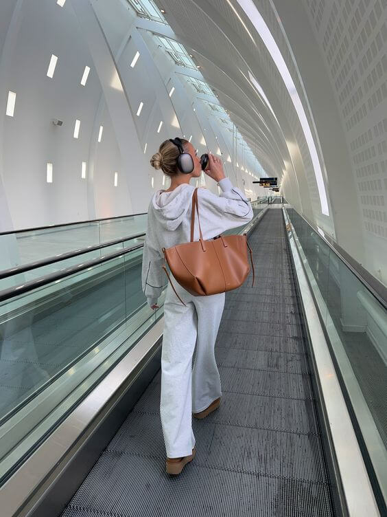 "Elegante Vintage Damen Tote Bag aus Leder mit geräumigem Inneren und vielseitigem Design, Frontansicht"
