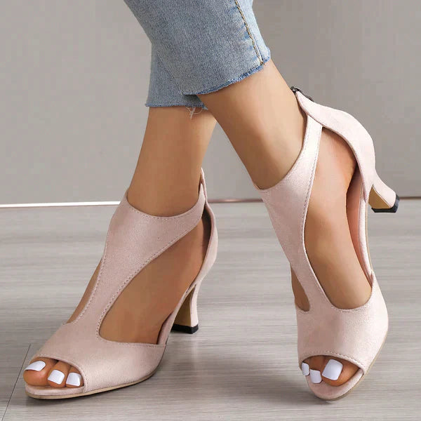 "Elegante orthopädische Absatzsandale mit Gel-Polsterung, 4 cm Absatz, flexibles Design für schmerzfreie Tage."
