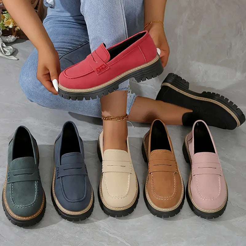 Elegante orthopädische Komfort-Slipper, beige Farbe, gepolsterte Sohle, rutschfest, ideal für stilvolle Alltagskleidung.
