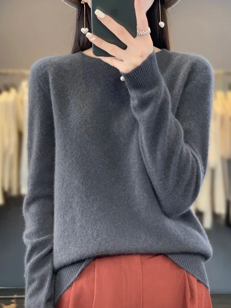 "Eleganter Damen Kaschmir Pullover mit rundem Ausschnitt, weiche Textur, klassisches Design, vielseitig für jeden Anlass."