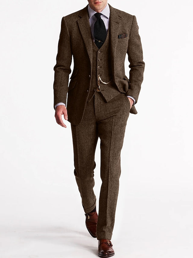 "Eleganter Herren Hochzeitsanzug, dreiteiliges Set, klassische Silhouette, marineblau, maßgeschneiderter Look für besondere A