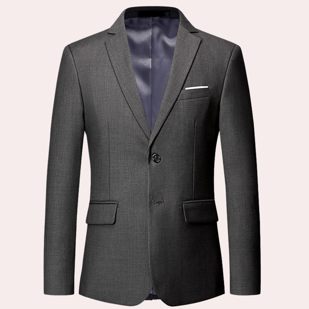 Eleganter Herrenblazer, schlanker Schnitt, Vorderansicht, zeitloses Design, vielseitig für Büro und formelle Anlässe.
