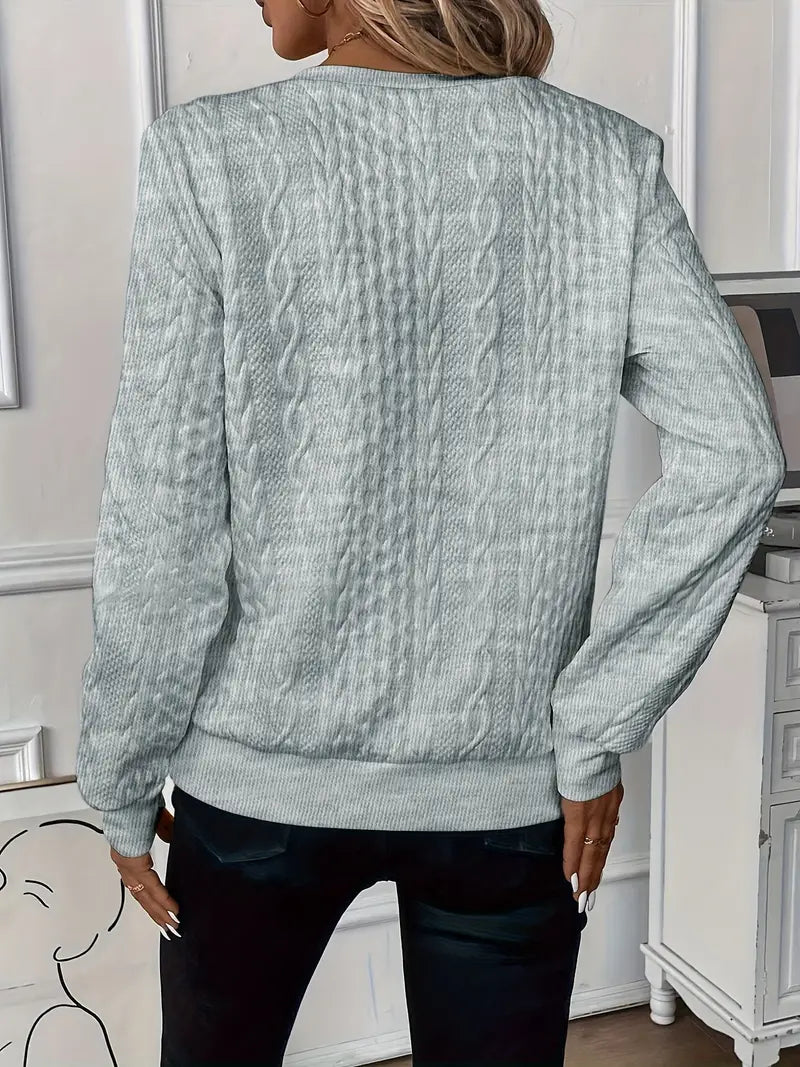 Eleganter navyfarbener Damenpullover mit modernem Reißverschluss, weichem Stoff und vielseitigem, zeitlosem Design.
