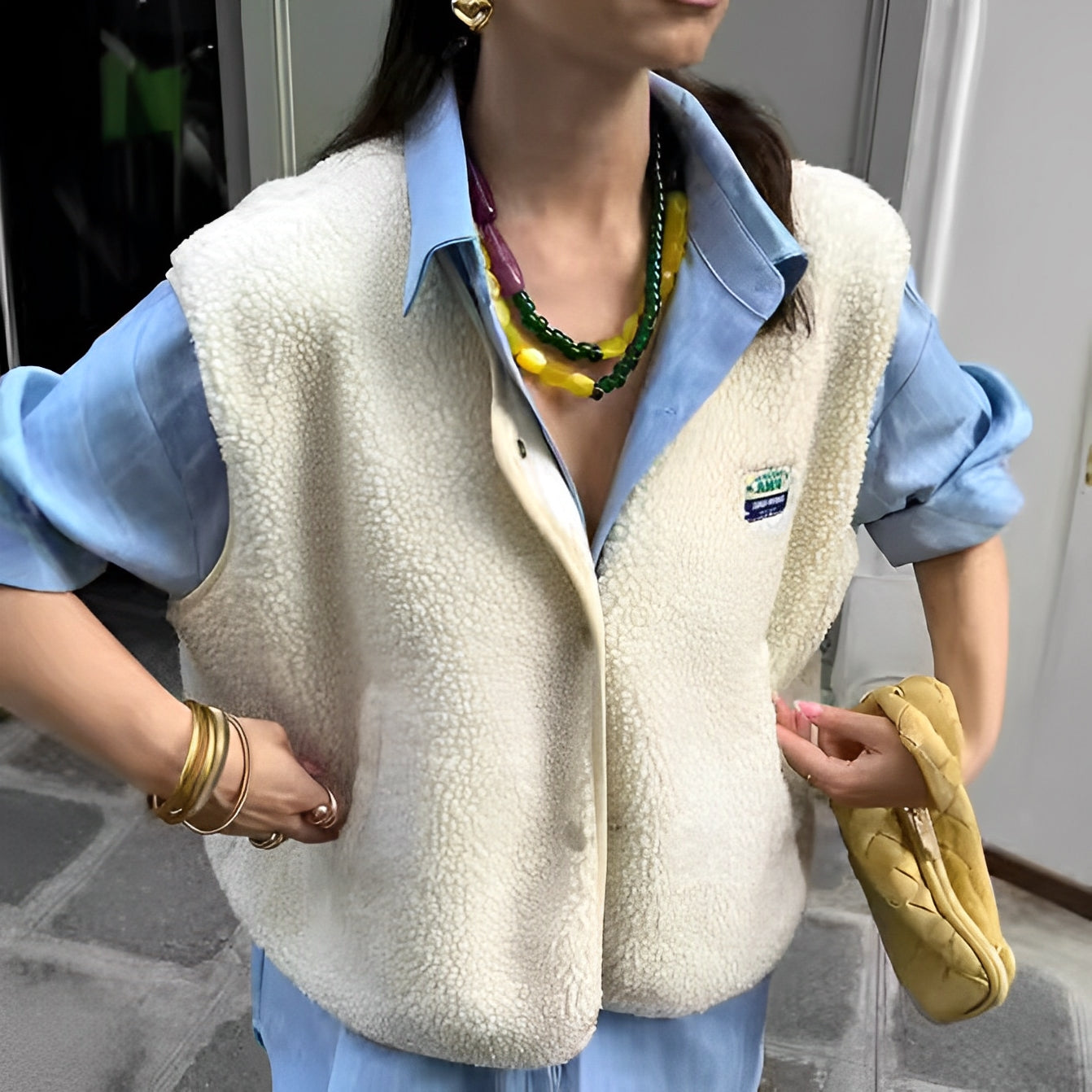 "Eleganter offener Damen-Strick-Cardigan in Beige mit weicher Textur, ideal für stilvolle Outfits zu jedem Anlass."