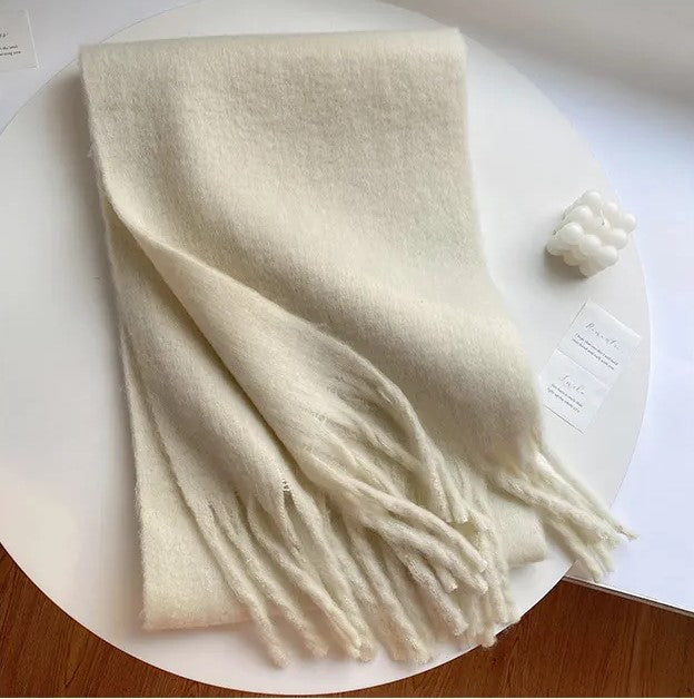 Eleganter, weicher Damenschal in Beige bis Senfgrün, ideal für den Winter, sorgt für luxuriösen Komfort und Stil.