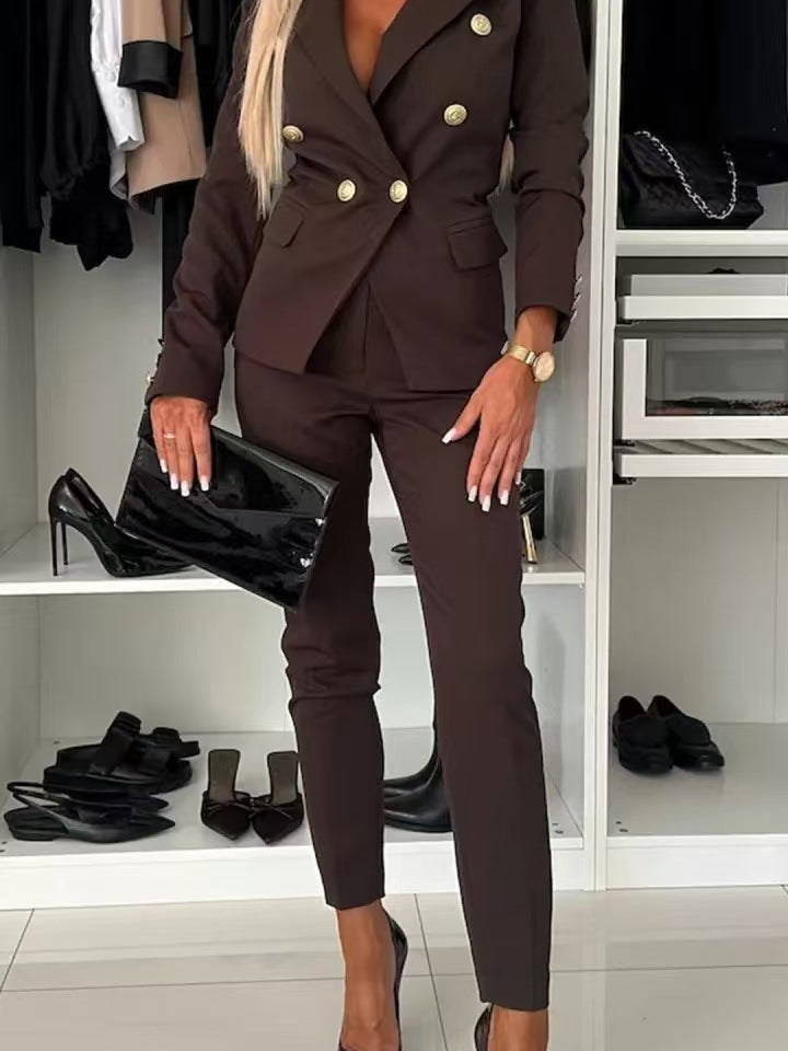 "Elegantes Damen Business-Anzug-Set, Slim Fit, mit doppelter Knopfleiste und goldenen Knöpfen, für berufliche Anlässe."