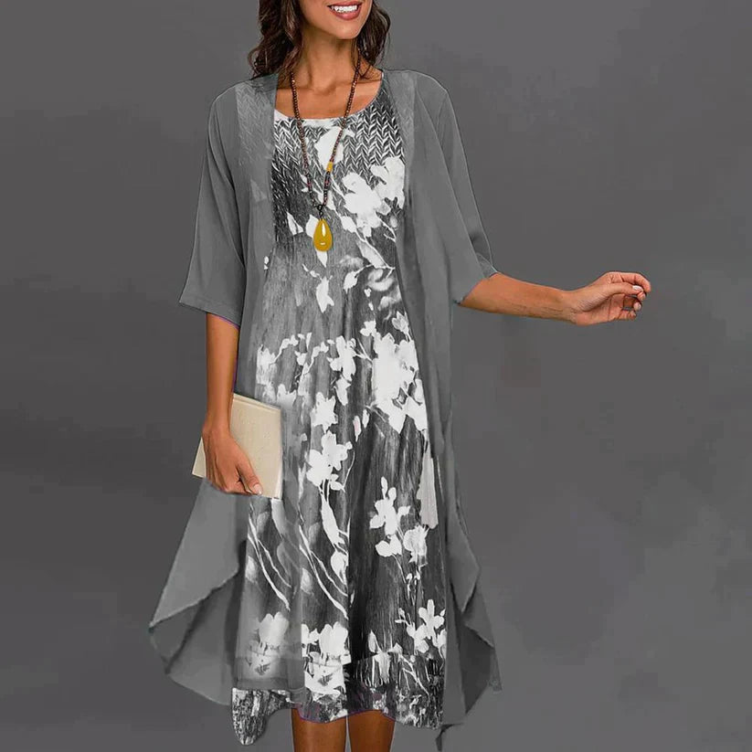 Elegantes Frauenkleid mit Blumenmuster, großzügiger Saum, figurbetonte Silhouette, zeitlose Eleganz für jede Gelegenheit.