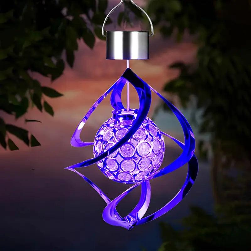 "Elegantes Solar-Windspiel mit RGB-Farbwechselleuchten, wetterfest, silberfarben, für Garten, Balkon oder Terrasse."
