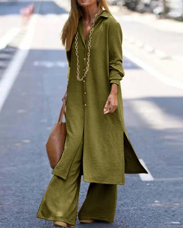 Figurbetontes Damenhemd in Weiß, langes Design, schlanke Silhouette, schmeichelhafter Schnitt, eleganter Look.