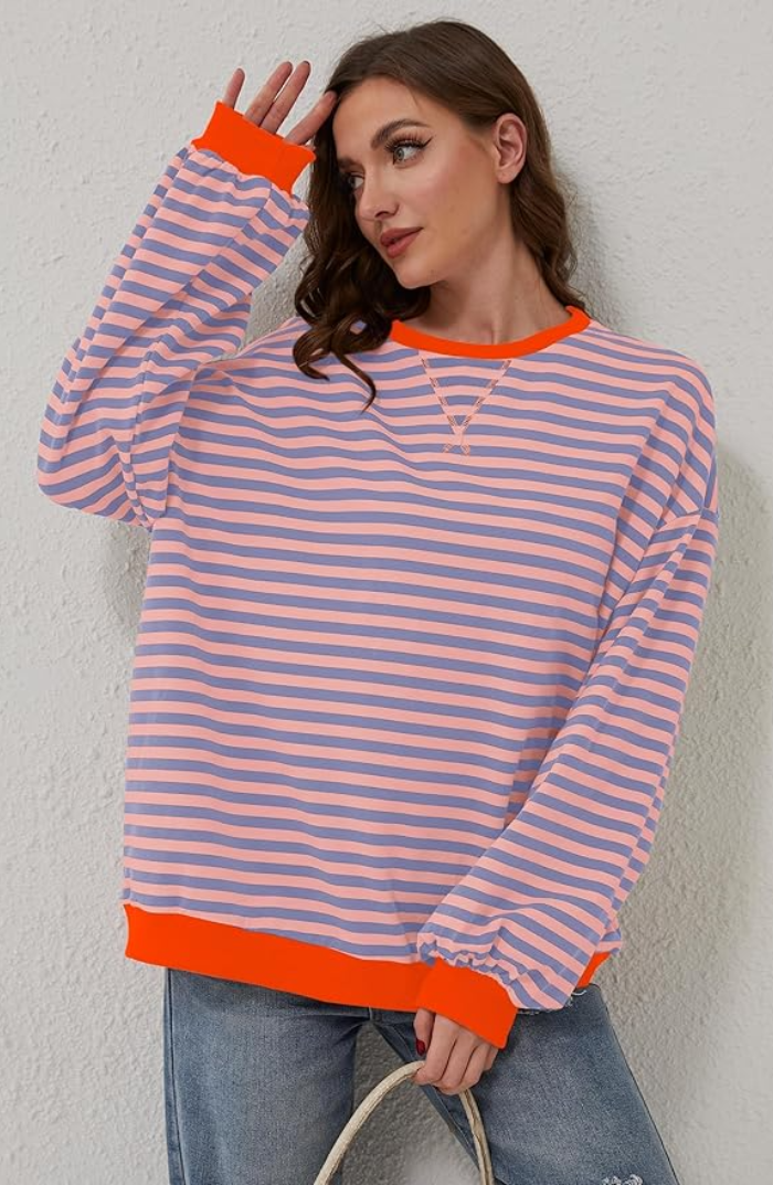 "Gestreifter Oversized Pullover für Damen, bunt, lockere Passform, ideal für lässige Anlässe, hohe Bequemlichkeit."