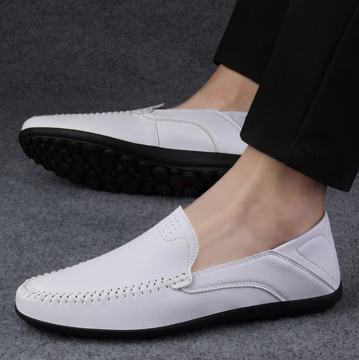 "Graue Ledermokassins für Herren, zeitloses Design aus hochwertigem Echtleder, ideal für Komfort und Eleganz."