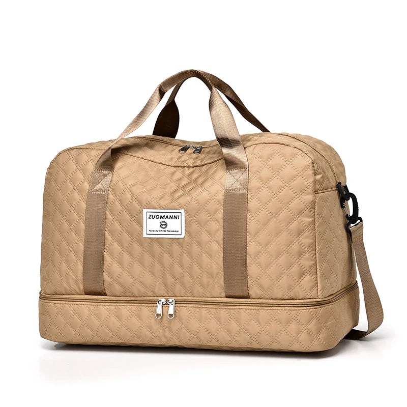 Große faltbare Reisetasche mit Rautenmuster aus wasserabweisendem Nylon, ideal für Kurztrips und geordnetes Packen.