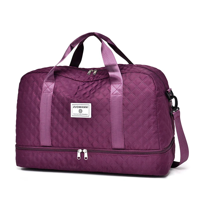 Große faltbare Reisetasche mit Rautenmuster aus wasserabweisendem Nylon, ideal für Kurztrips und geordnetes Packen.