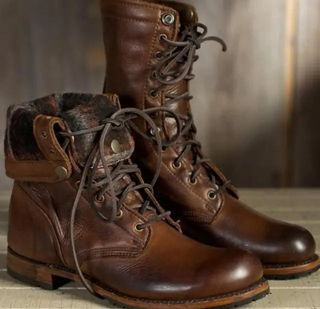"Halbhohe Herren-Schnürboots, braunes Leder, rutschfeste Sohle, ideal für jedes Wetter und Outdoor-Aktivitäten."