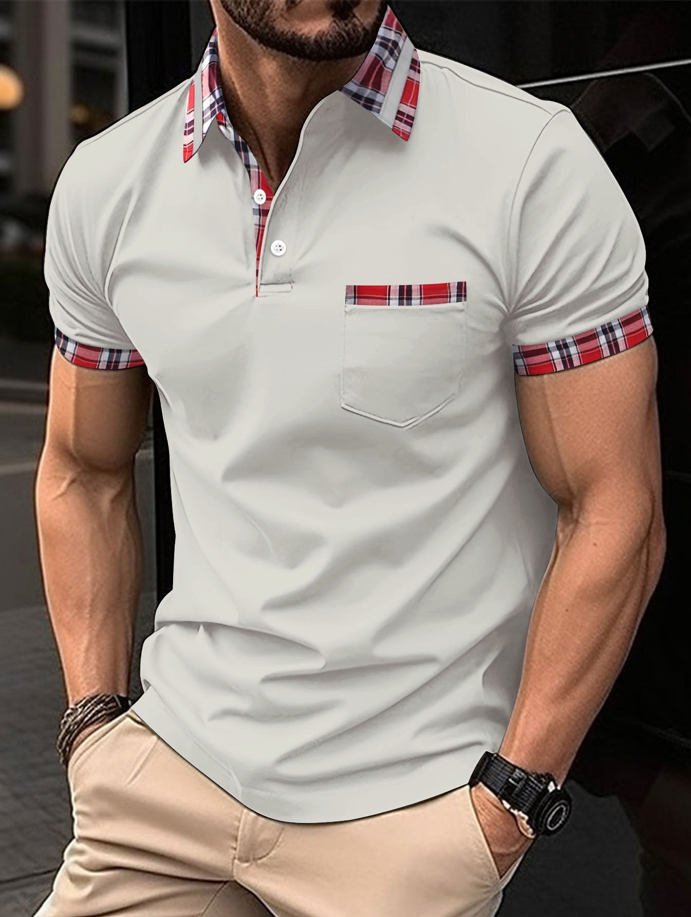 "Herren Poloshirt mit modernem Karo-Design und Brusttasche, seitliche Ansicht"