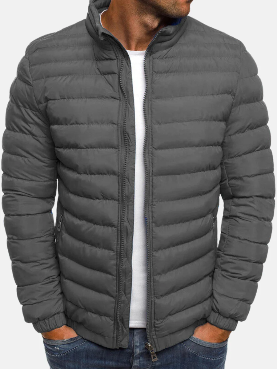 Herren Steppjacke in klassischem Design, Vorderansicht, leichtes Material, ideal für vielseitige Anlässe.