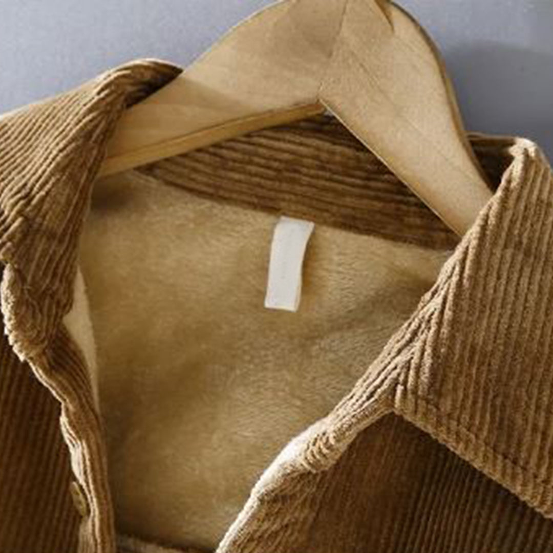 Nærbilde av Oliver kordfløyelsvest