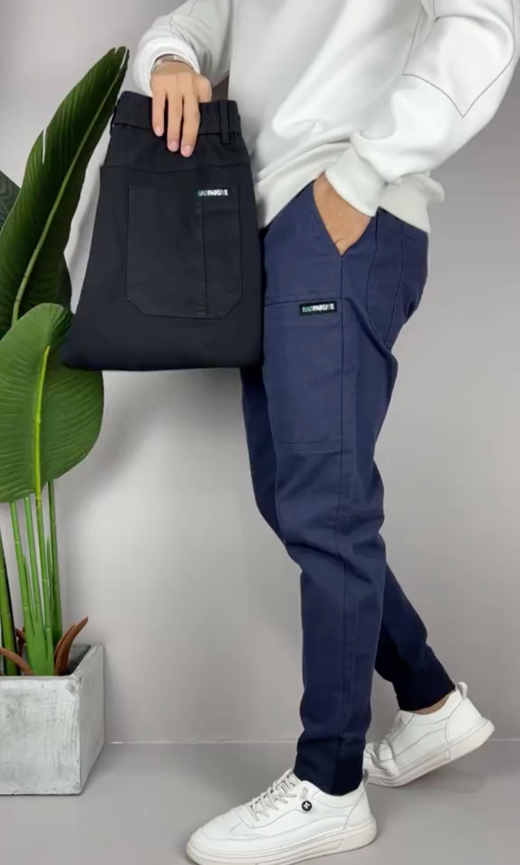 "Herrenhosen aus elastischem Material in klassischer Farbe, stilvoll und bequem mit Taschen für Flexibilität und Komfort."