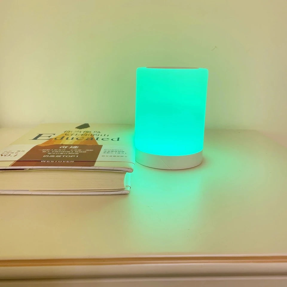 "Kabellose RGB LED Touch Tischlampe, anpassbarer Farbwechsel, elegantes Design, perfekte Farbatmosphäre für Wohnräume."