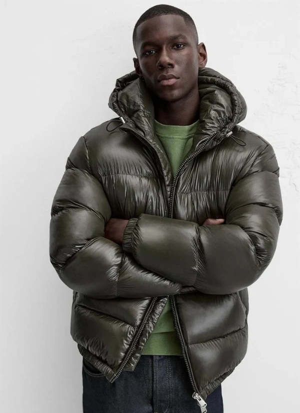 "Klassische Pufferjacke für Damen in trendigen Farben, warmes Design, stilvolle Eleganz und hervorragender Kälteschutz."