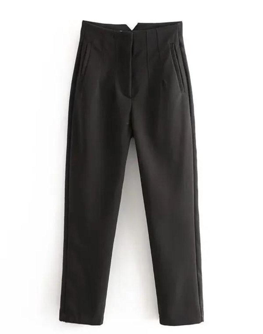 "Knitterfreie Damenhose in Schwarz, eleganter klassischer Schnitt, hochwertiges Material, für Büro und Abendveranstaltungen."
